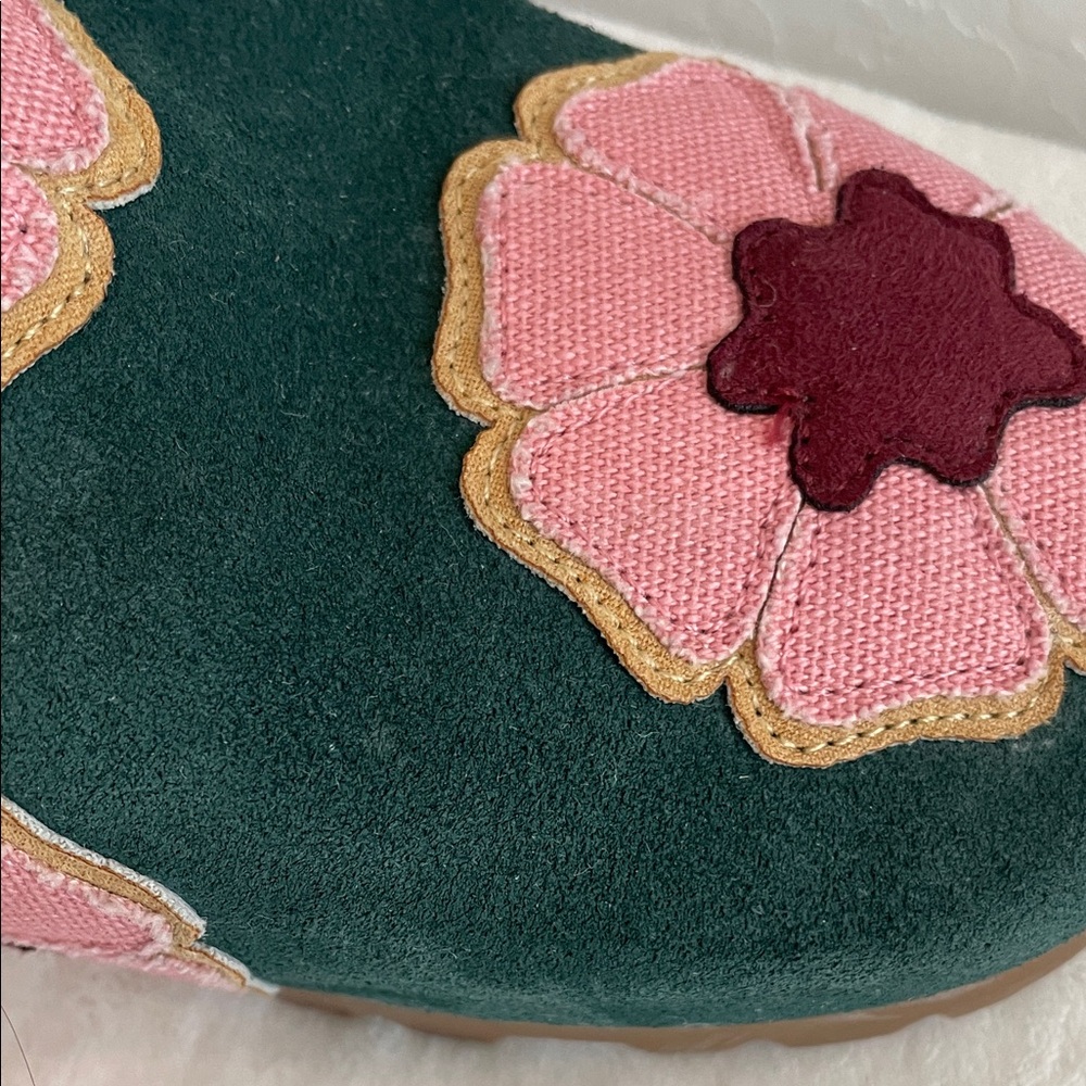 Chelsea& Violet Green Floral Embroidered clogs - Picture 3 of 11